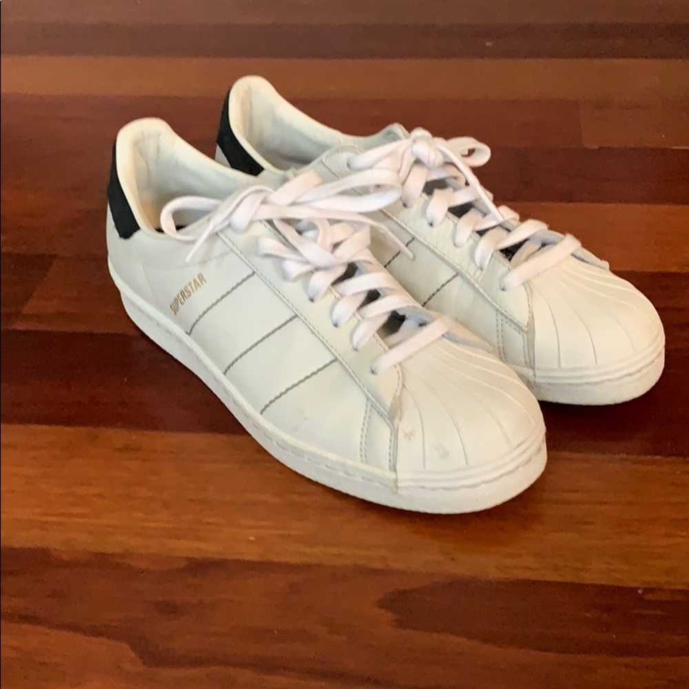 EUC Adidas Superstar sneakers